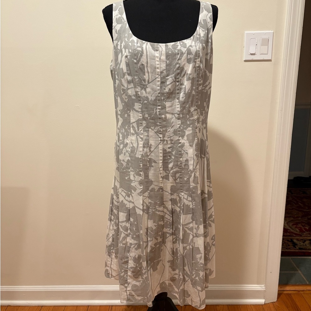AKRIS PUNTO Sleeveless Gray Floral A-Line Dress